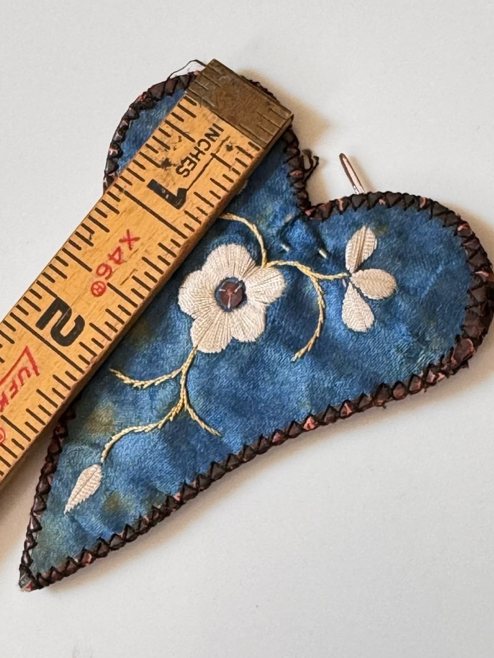 Antique Silk Embroidered Heart Scissor Case Pouch Victorian Chatelaine Sewing - Picture 5 of 14